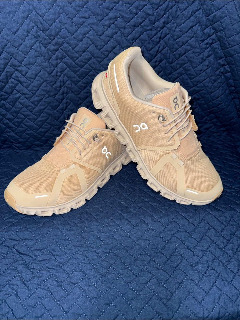 On Cloud Women’s 6 OnCode Blonde Dew Running Shoes Size 10 Swiss Engineering